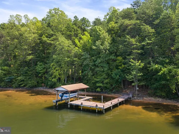 2802 Wallers Quarters Rd, Bumpass, VA 23024