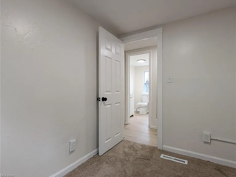 14817 Naples Ave — Photo 16