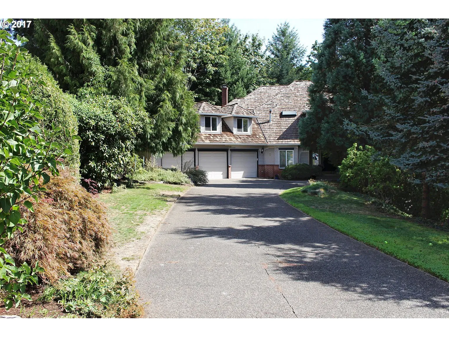 1922 NW Runnymeade Ct photo 1