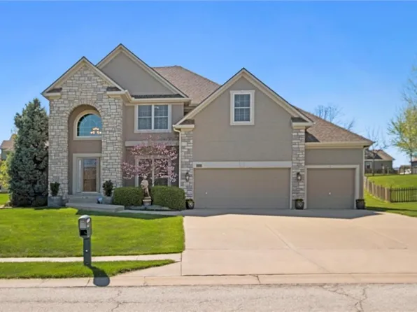 9900 N Ash Ave, Kansas City, MO 64157