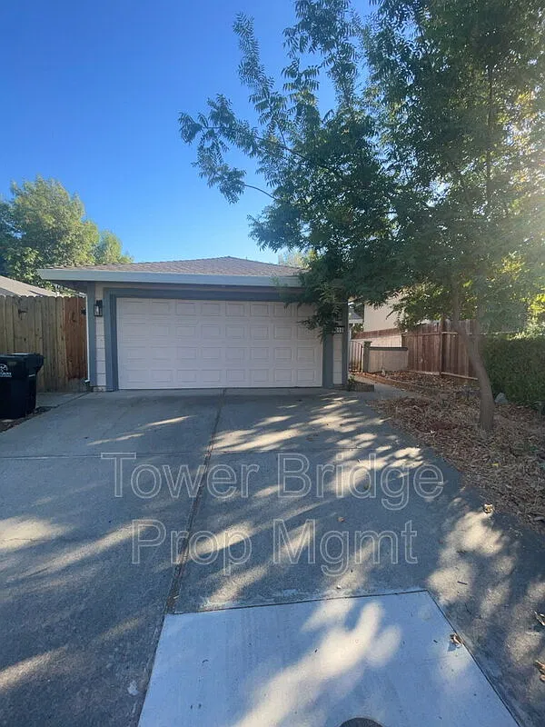 2 bed, 2.0 bath, 1044 sqft, $2,295 — Photo 2