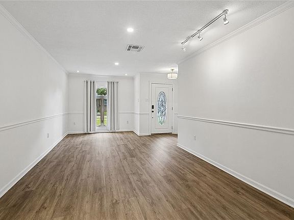 3rd image of 4925 Belle Dr