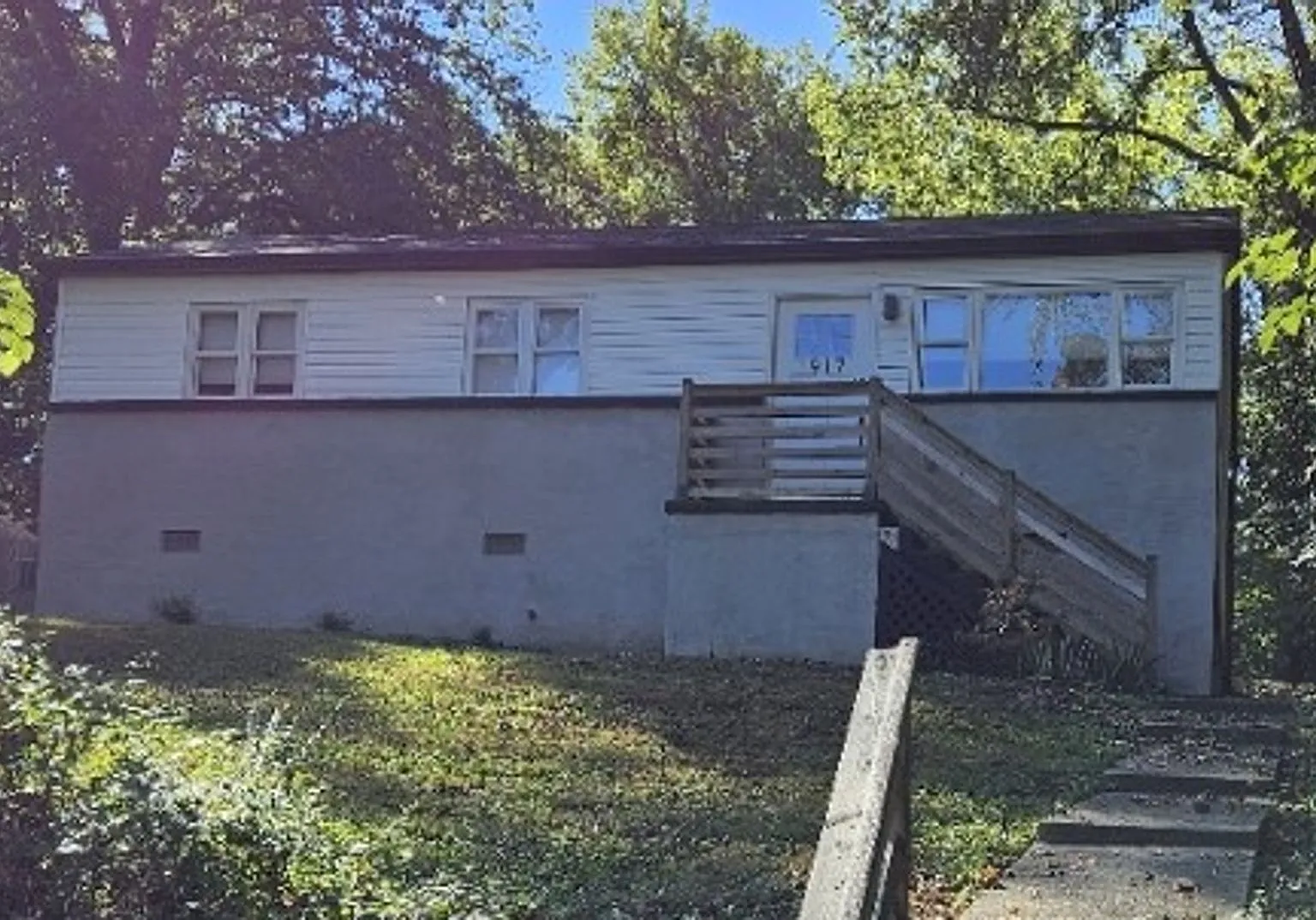 3 bed, 2.0 bath, 925 sqft, $1,700 — Photo 2