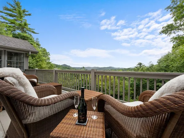 1031 W Rochester Dr, Cashiers, NC 28717