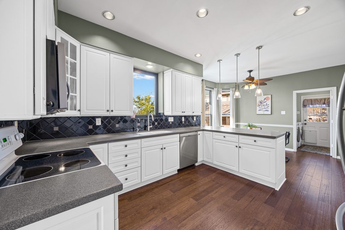 next background image