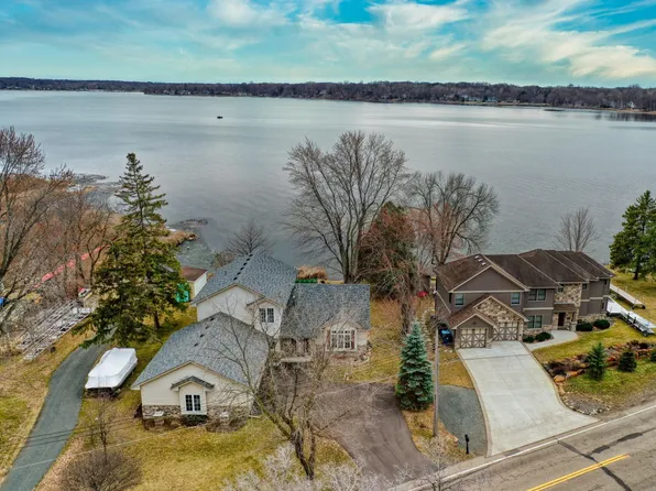 8571 N Shore Trl N, Forest Lake, MN 55025