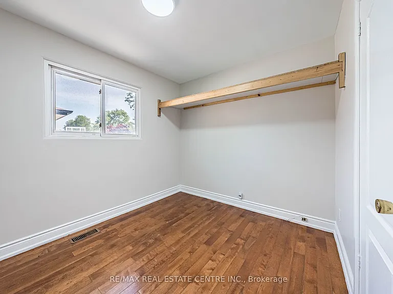 2 Milner Rd #MAIN FLOOR — Photo 27