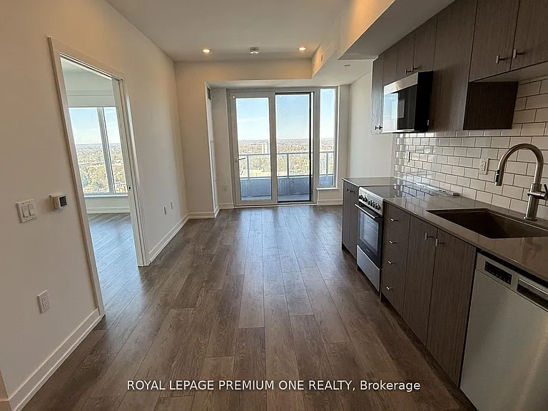 15 Wellington St S #2414 — Photo 11
