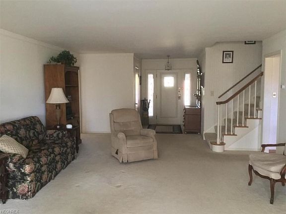 4th image of 2285 Valley View Dr