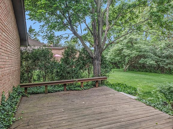 4th image of 1070 Greenhills Dr