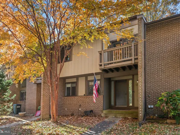 2152 Glencourse Ln, Reston, VA 20191