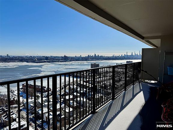 4th image of 3 Horizon Rd APT 1418