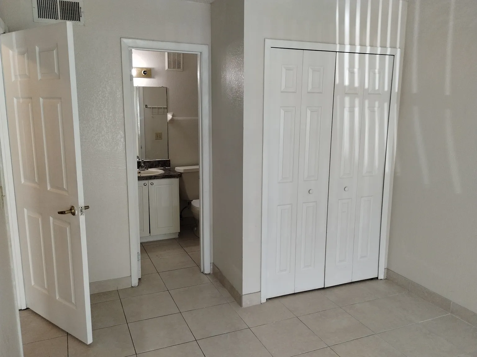 2 bed, 905 sqft, $1,500 — Photo 3