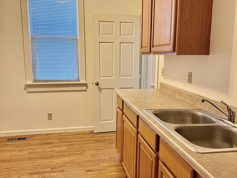 20-32 S Porter St — Photo 8