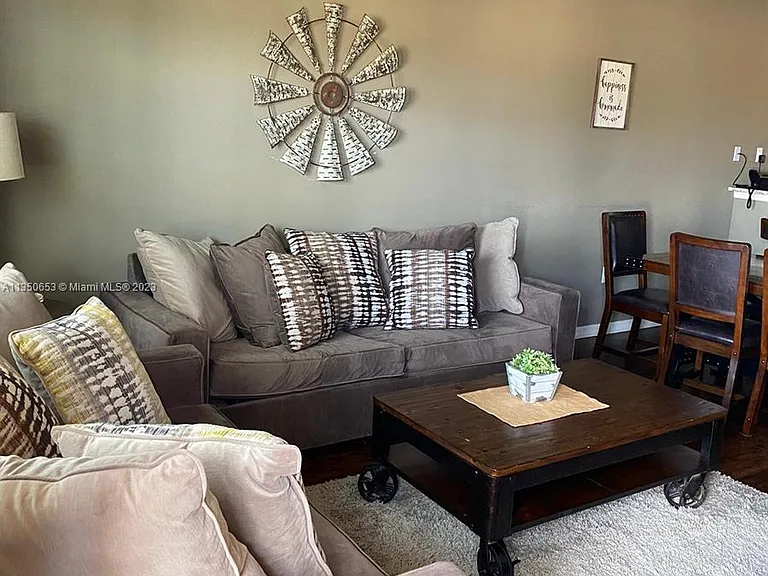 8967 Shine Dr — Photo 4