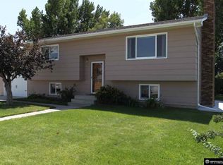 1906 Yellowstone Ave, Worland, WY 82401