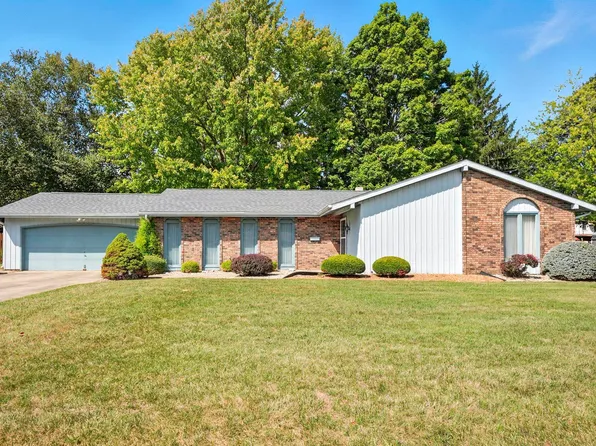 405 Hilltop Dr, Angola, IN 46703