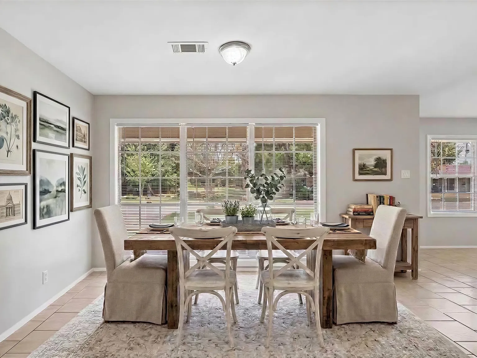3 bed, 1.5 bath, 1179 sqft, $1,599 — Photo 3