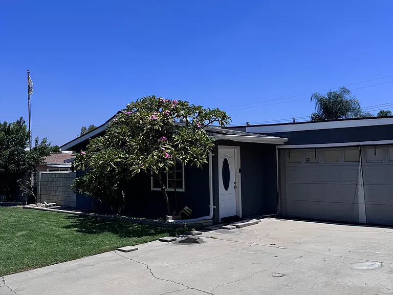 3263 Amhurst Dr — Photo 2