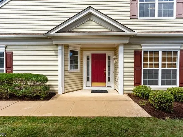 261 Longwood Ln, Somerset, NJ 08873