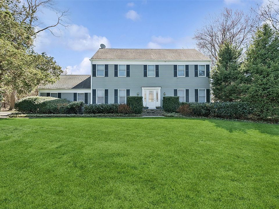 1st image of 10 Saint George Glen Drive