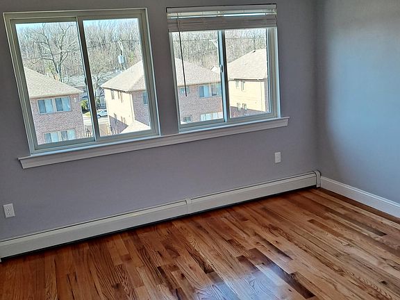 4th image of 163 Crown Ave