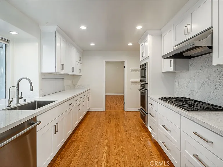 11060 Wagner St — Photo 9