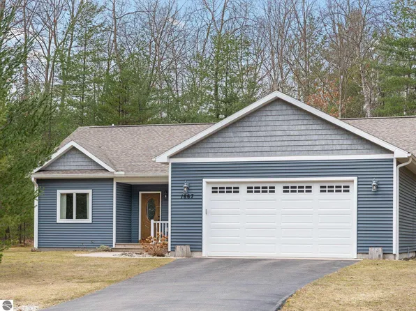 1667 Round Lake Rd, Interlochen, MI 49643