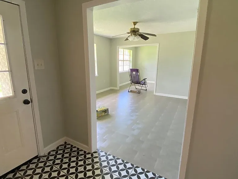 1006 E Hazel St — Photo 4
