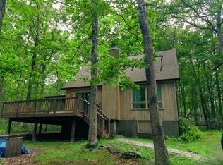 107 Indian Run Ct, Milford, PA 18337