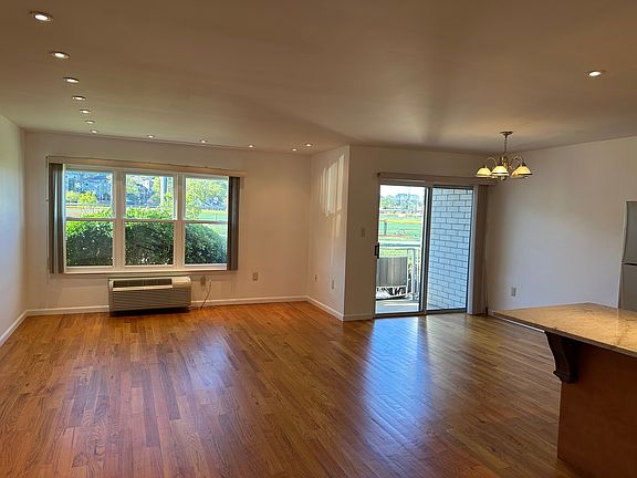 2nd image of 1111 River Rd APT D5