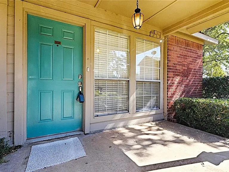 1473 Meadowood Village Dr — Photo 2