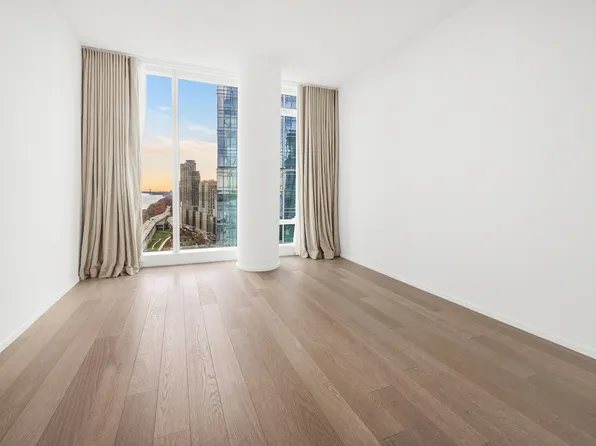 30 Riverside Boulevard image 8 of 18