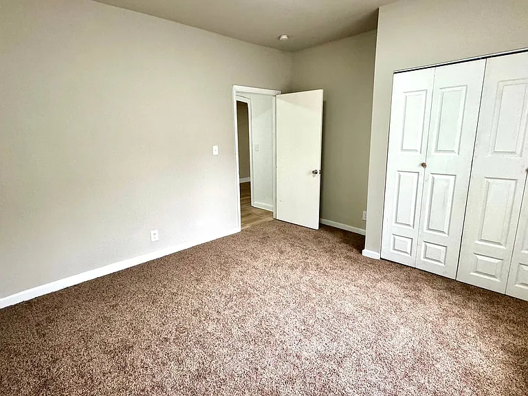 43 Townsend Ave — Photo 17
