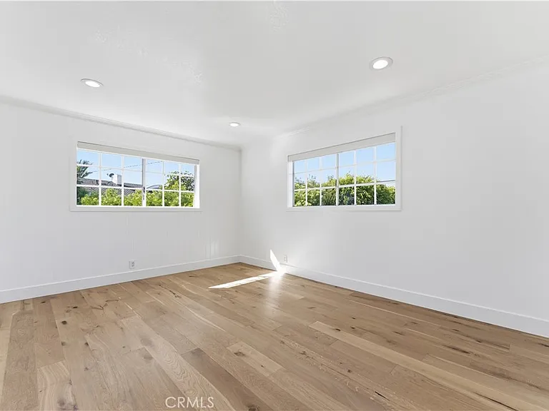 515 Kings Pl — Photo 28