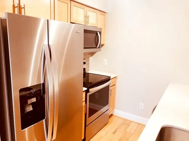 2 bed, 813 sqft, $1,900 — Photo 4
