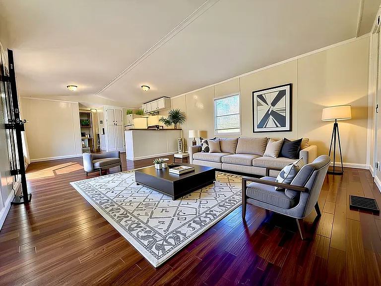 5329 Eastwood Cir — Photo 2