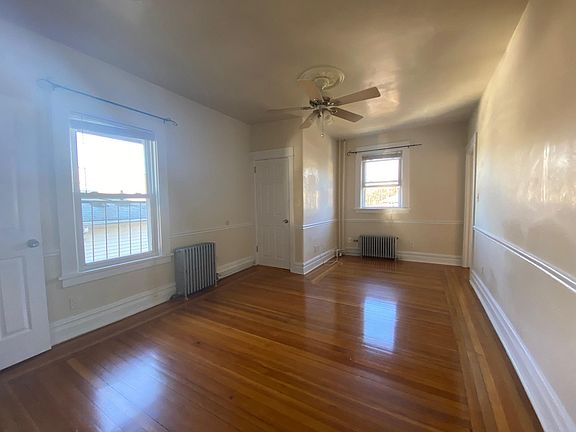 4th image of 141 Park Hill Ave APT 1