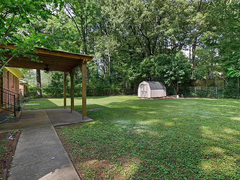 Shed in background has been replaced with a new shed.