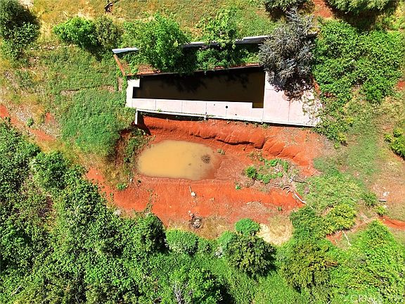 5th image of 988 Pearson Rd
