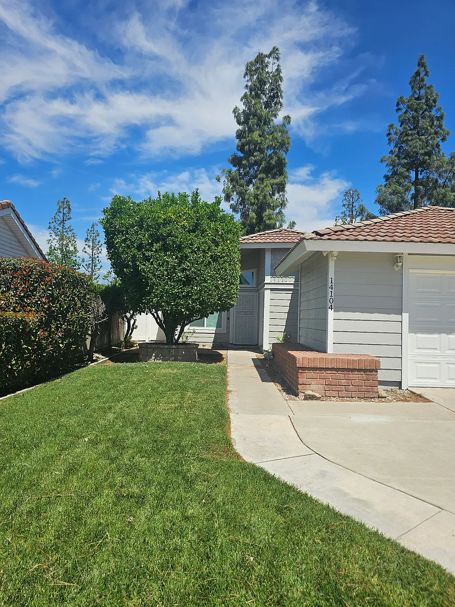 Building Photo - 14104 Hillcrest Dr