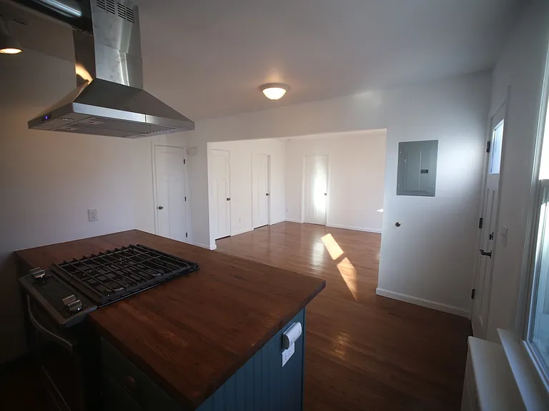 15 Prospect St #4 — Photo 3