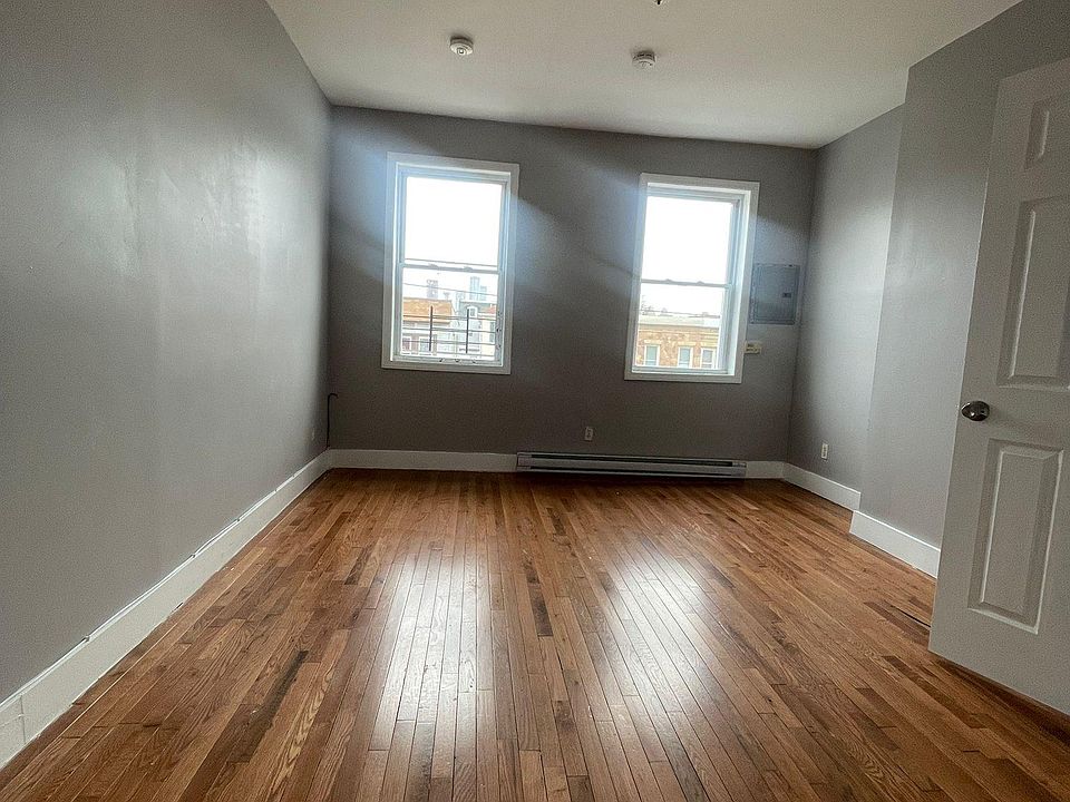 2nd image of 65 Atlantic St #3