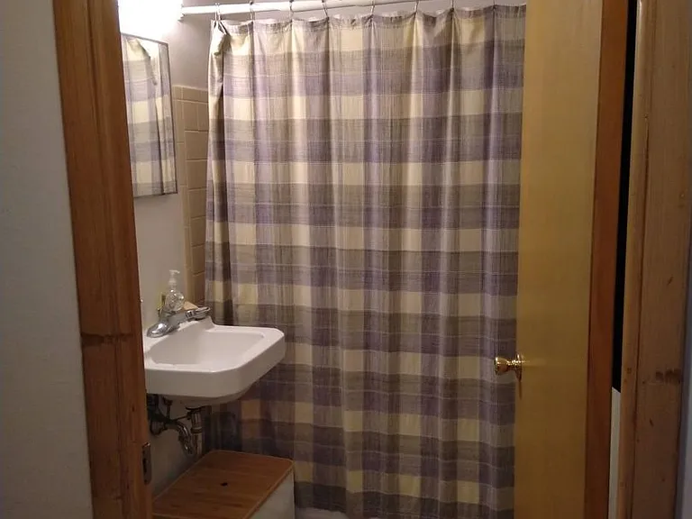 1657 N Astor St — Photo 4