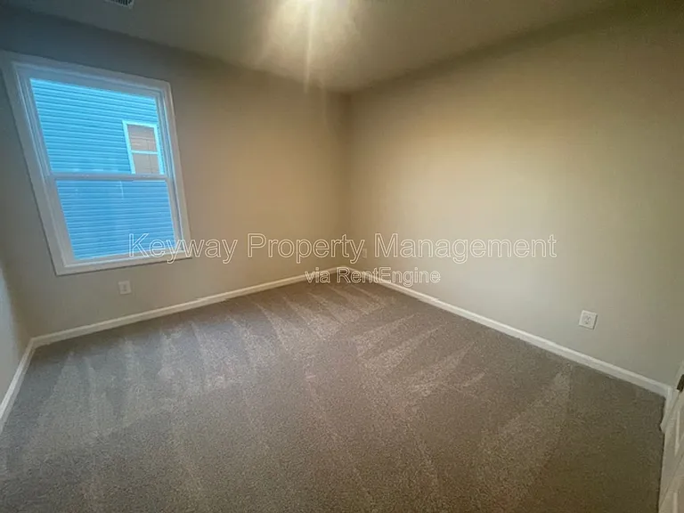 810 Manitou Cir — Photo 15