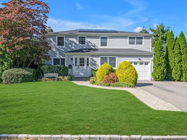 125 Crescent Lane, Roslyn Heights, NY 11577