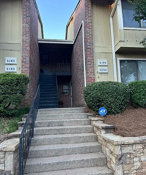 2196 Palmyra Dr SE — Photo 1