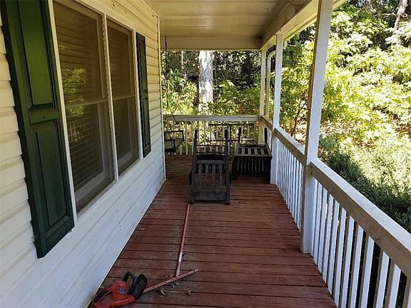 5th image of 12 Pinehill Dr
