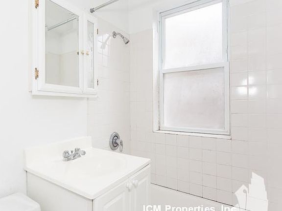 4th image of 1947 W Winnemac Ave #1F