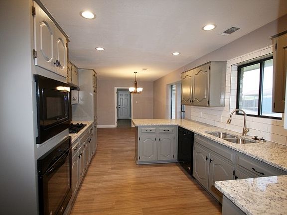 5th image of 310 Evergreen Cir